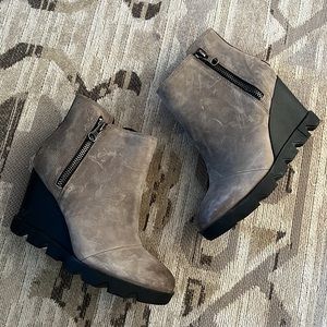 Sorel Joan Uptown style boots in excellent condition.